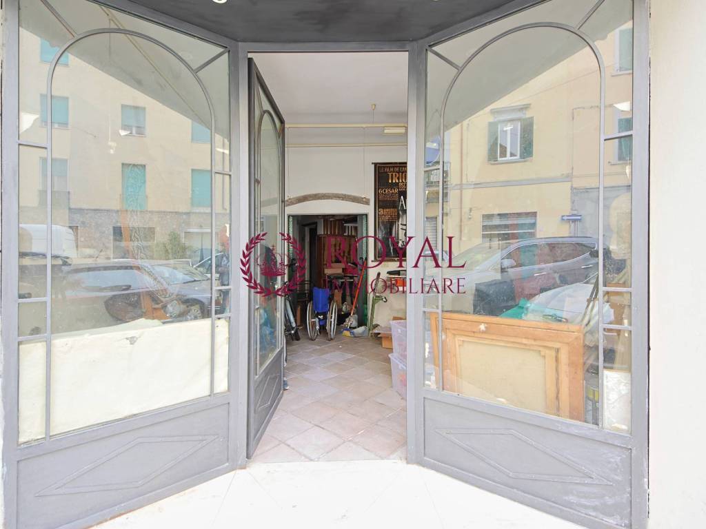 locale commerciale in vendita a Livorno