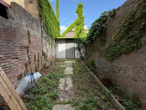 negozio in vendita a Livorno