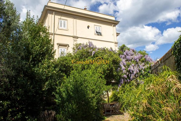 villa in vendita a Livorno in zona Lungomare