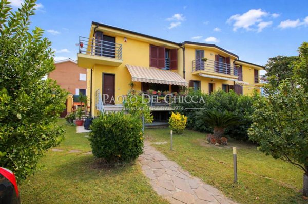 casa indipendente in vendita a Livorno in zona Collinaia