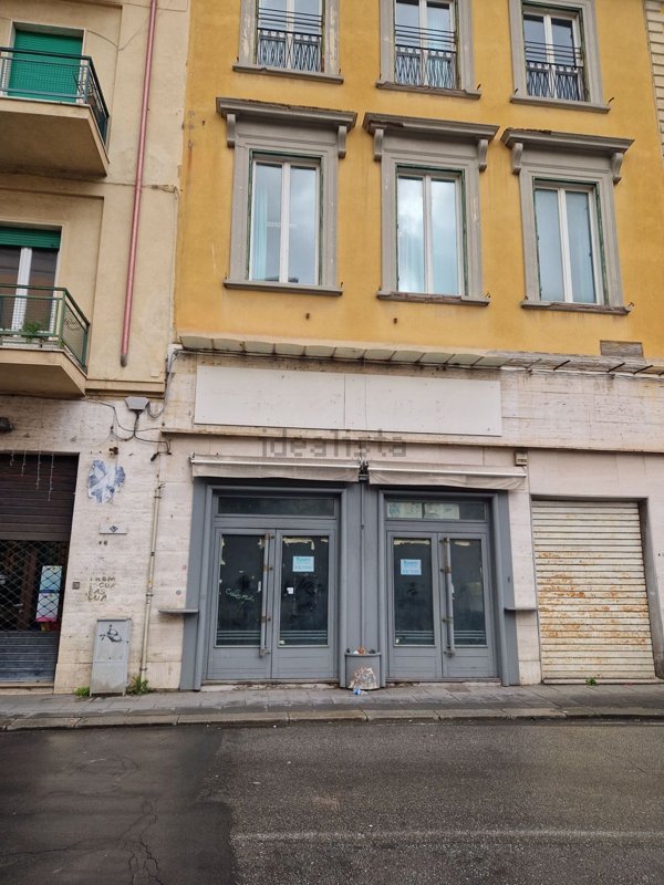 locale commerciale in vendita a Livorno