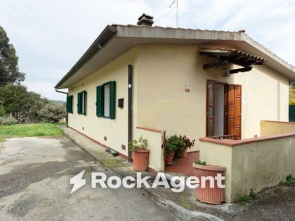 casale in vendita a Livorno in zona Quercianella