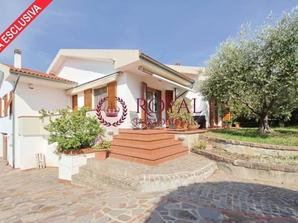 casa indipendente in vendita a Livorno in zona Montenero