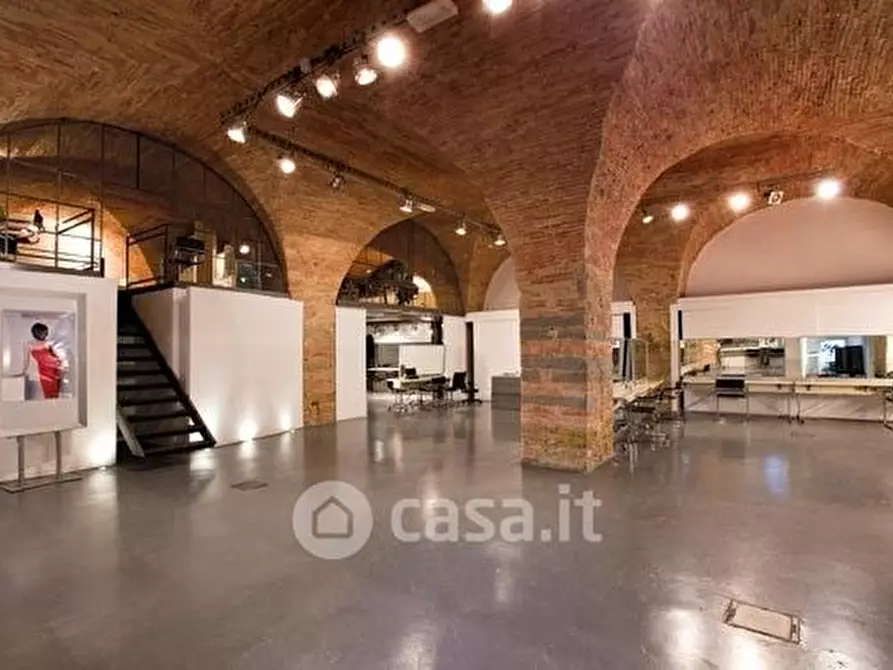 locale commerciale in vendita a Livorno