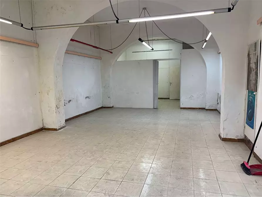 locale commerciale in vendita a Livorno