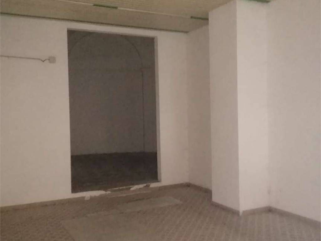negozio in vendita a Livorno in zona Centro Città