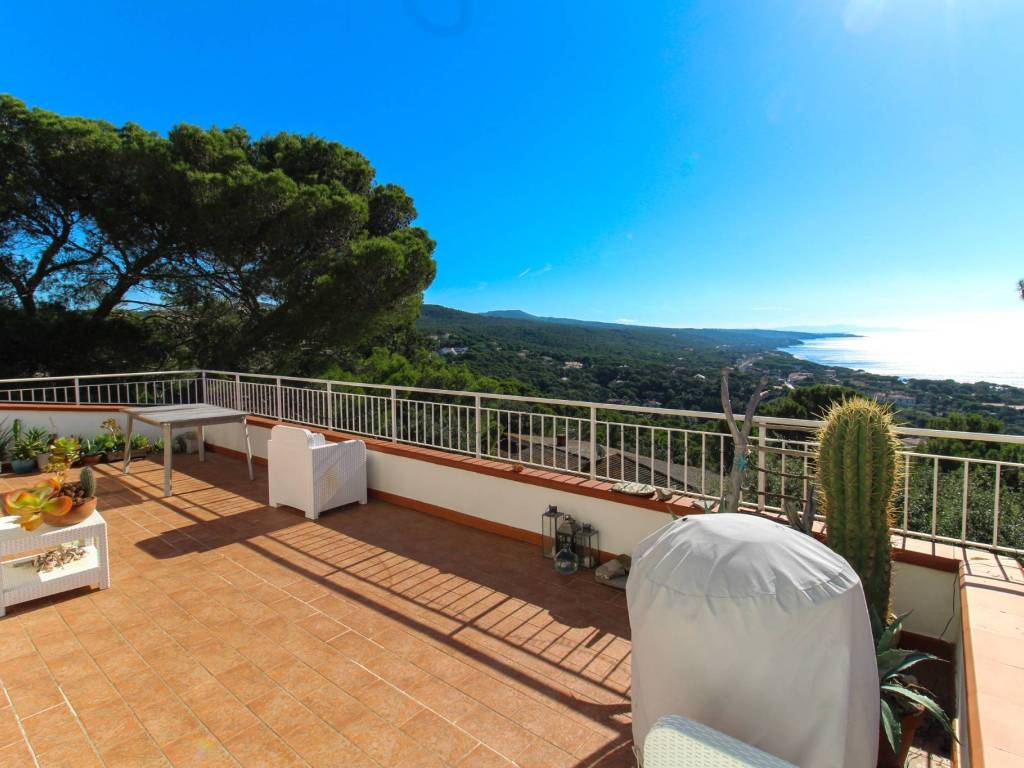 casa indipendente in vendita a Livorno in zona Montenero