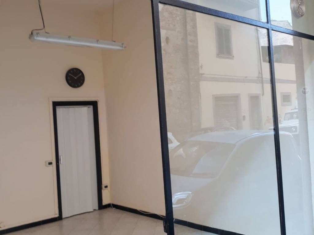 locale commerciale in vendita a Livorno