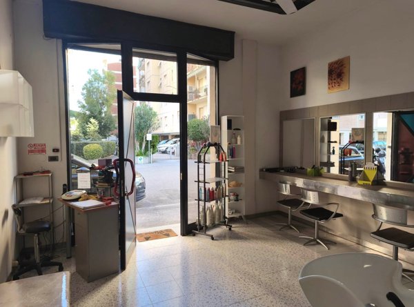 negozio in vendita a Livorno in zona Stazione