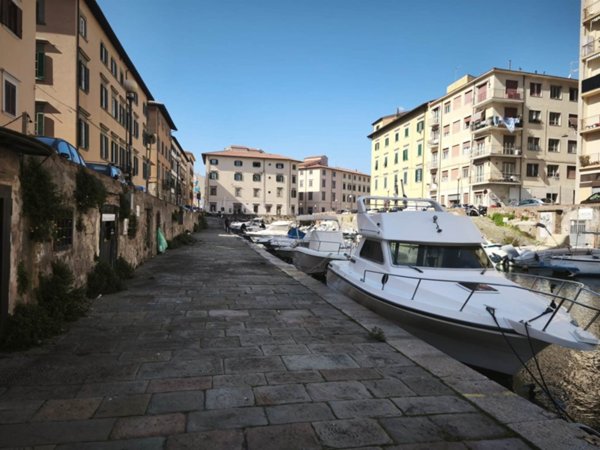 locale commerciale in vendita a Livorno