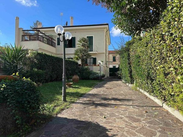 casa indipendente in vendita a Livorno in zona Stazione