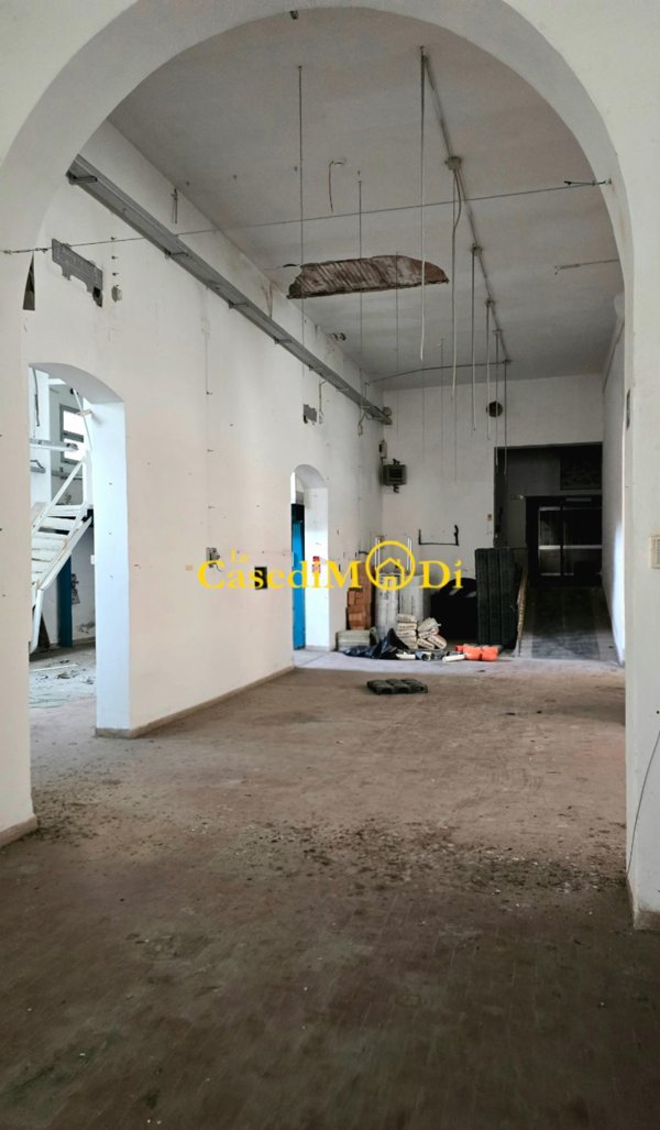negozio in vendita a Livorno in zona Stazione