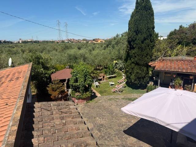 casa indipendente in vendita a Livorno in zona Valle Benedetta