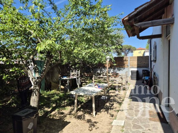 casa indipendente in vendita a Livorno in zona Stazione