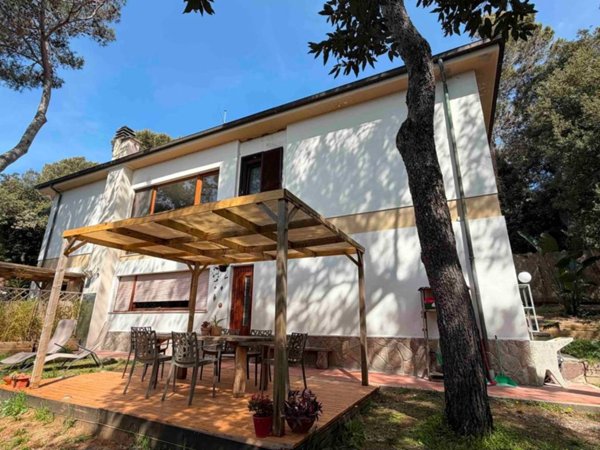 appartamento in vendita a Livorno in zona Montenero