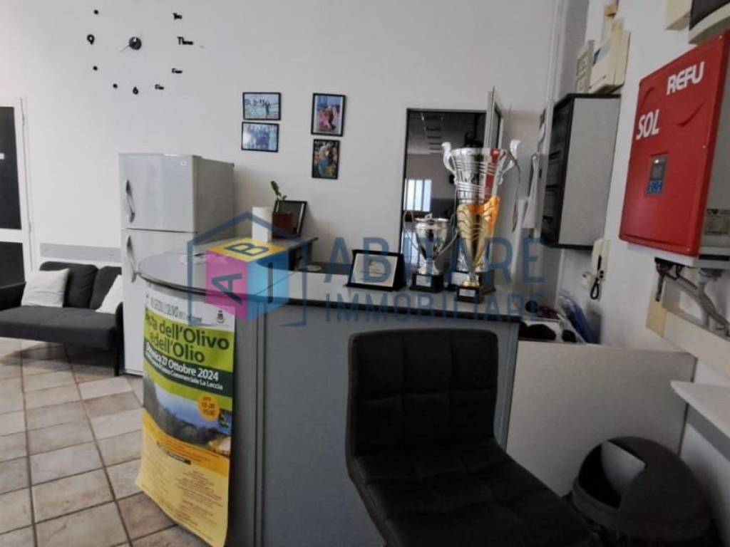 locale commerciale in vendita a Livorno