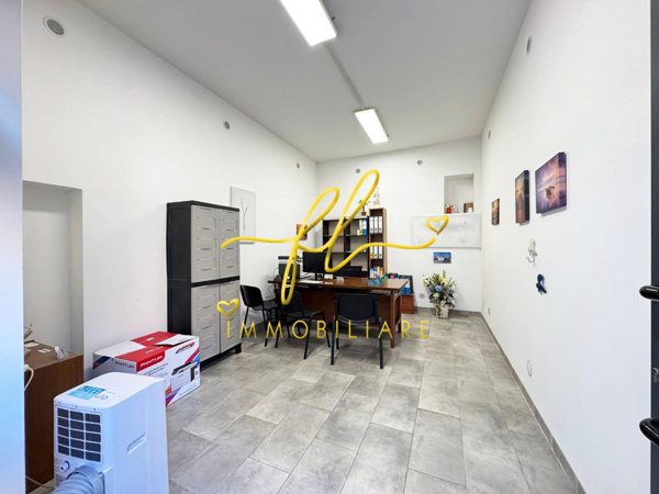 locale commerciale in vendita a Livorno