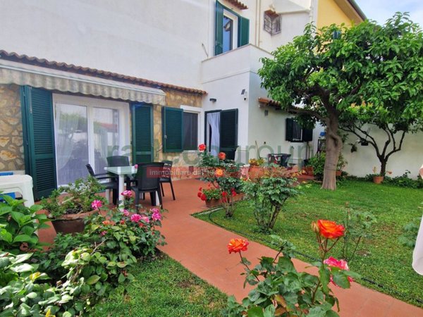 casa indipendente in vendita a Livorno in zona Ardenza
