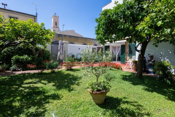 casa indipendente in vendita a Livorno in zona Ardenza
