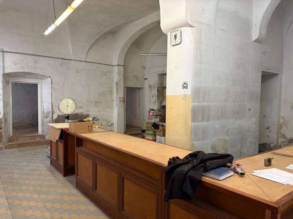 negozio in vendita a Livorno in zona Centro Città