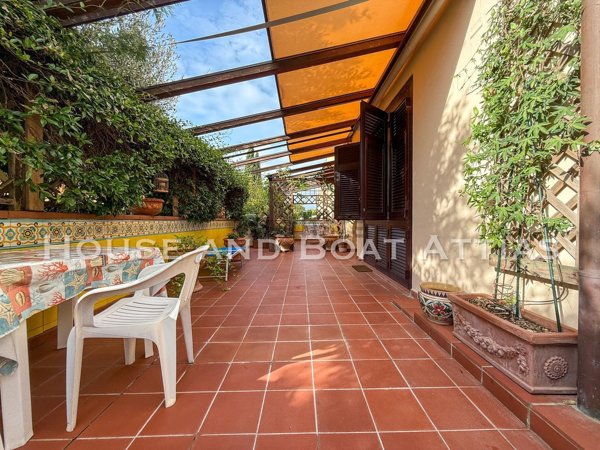 casa indipendente in vendita a Livorno in zona Montenero