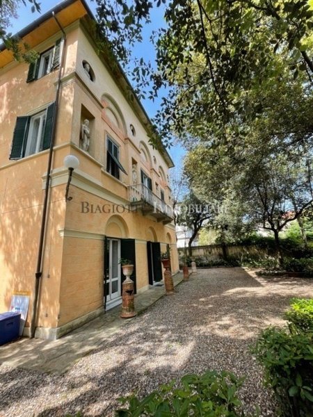 casa indipendente in vendita a Livorno in zona Antignano