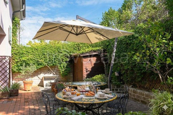 casa indipendente in vendita a Livorno in zona Montenero