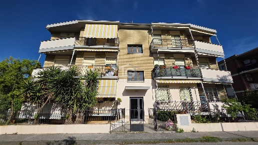 appartamento in vendita a Livorno in zona Antignano