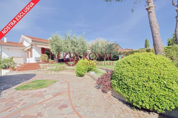 casa indipendente in vendita a Livorno in zona Montenero
