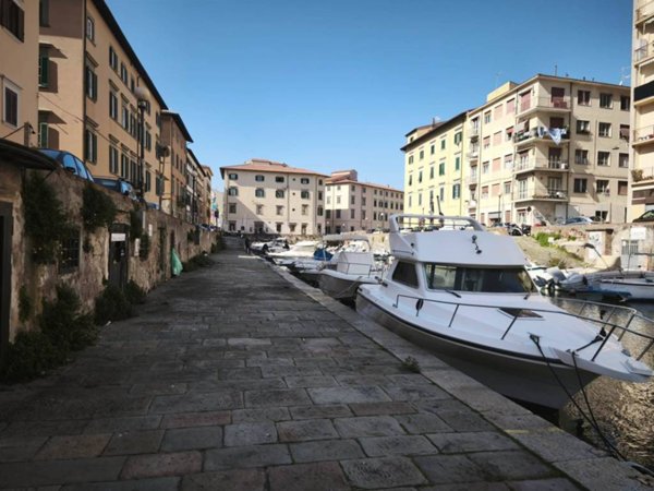 locale commerciale in vendita a Livorno