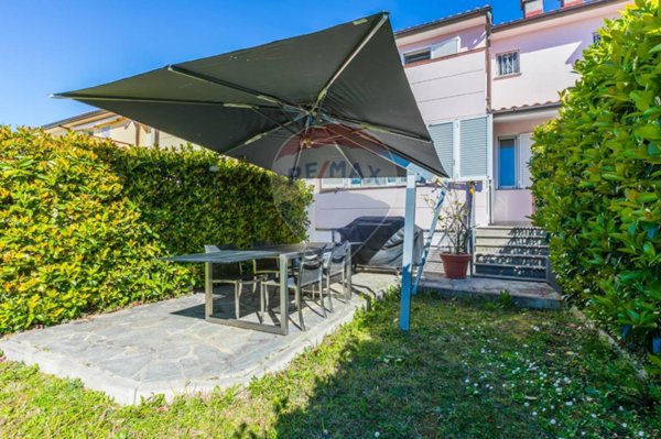 casa indipendente in vendita a Livorno in zona Limoncino