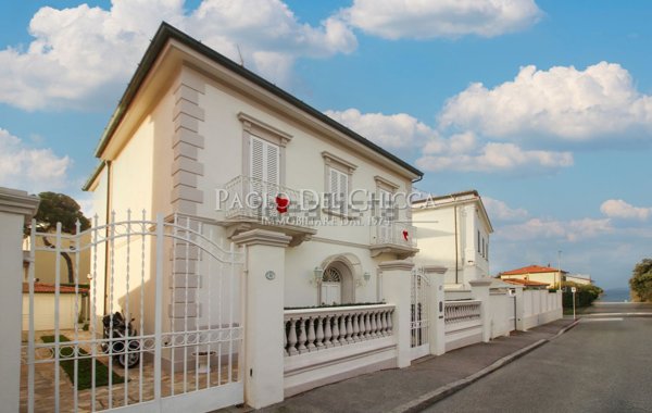 casa indipendente in vendita a Livorno in zona Antignano