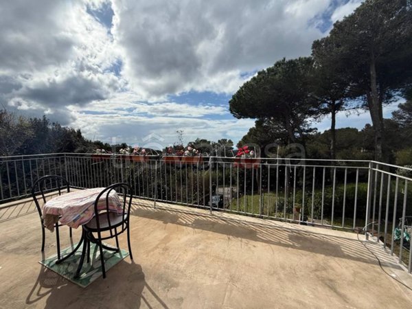 casa indipendente in vendita a Livorno in zona Montenero