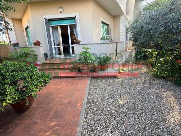 appartamento in vendita a Livorno in zona Antignano