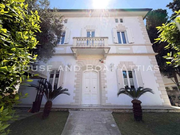 casa indipendente in vendita a Livorno in zona Montenero