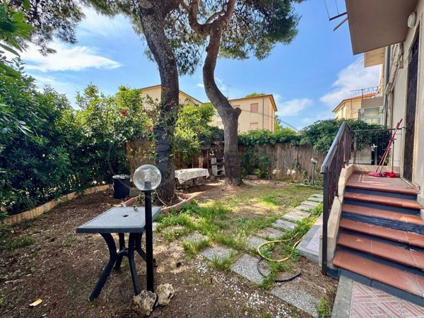 appartamento in vendita a Livorno in zona Ardenza