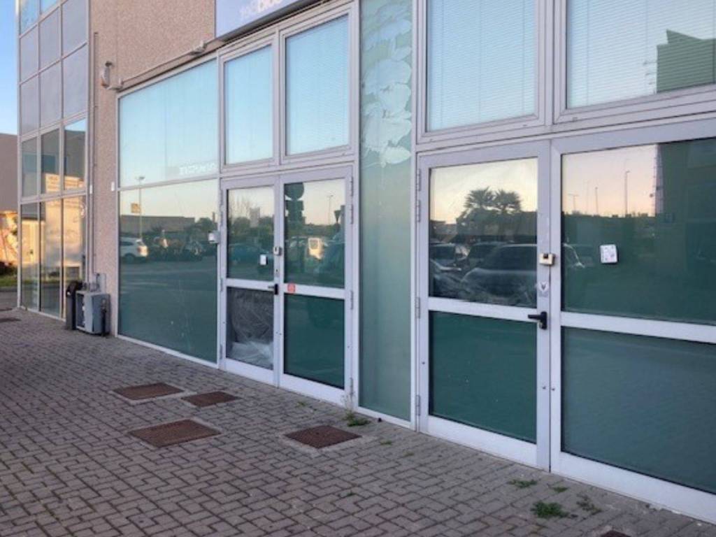 locale commerciale in vendita a Livorno