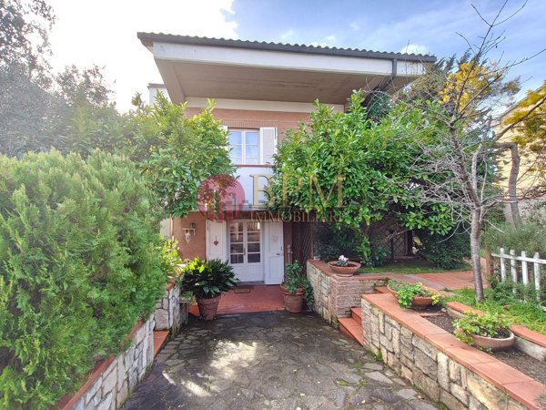 casa indipendente in vendita a Livorno in zona Montenero