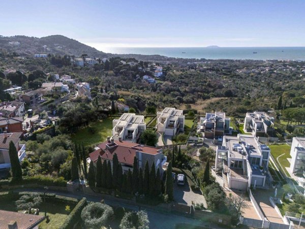 casa indipendente in vendita a Livorno in zona Montenero