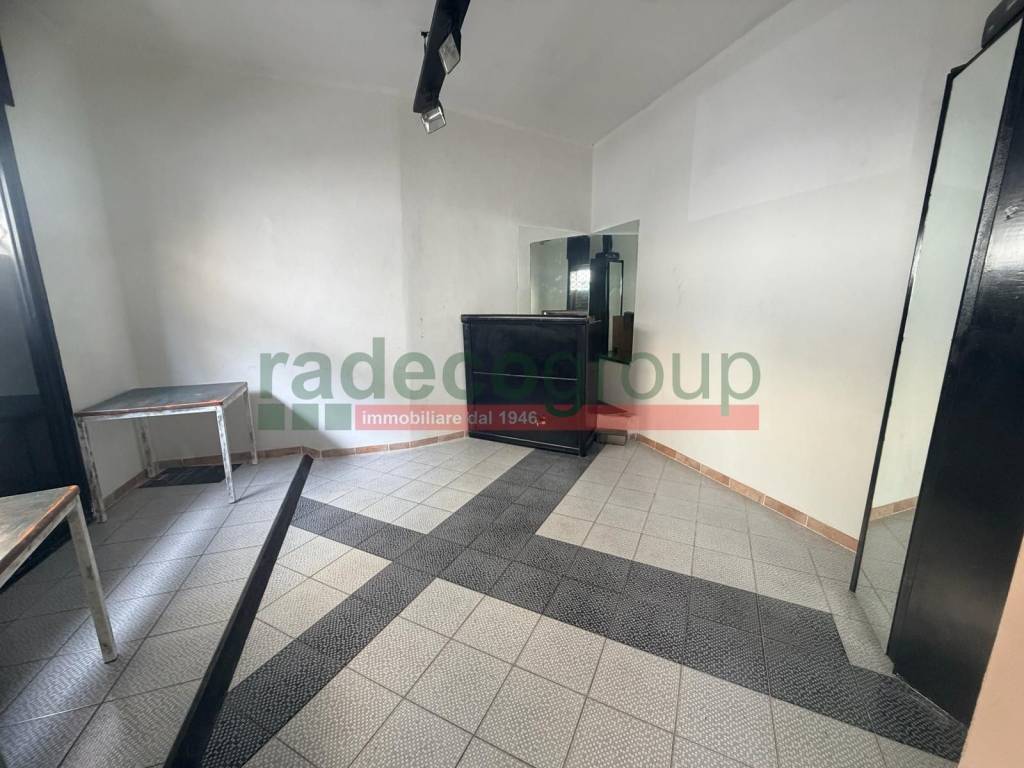 locale commerciale in vendita a Livorno in zona Centro Città