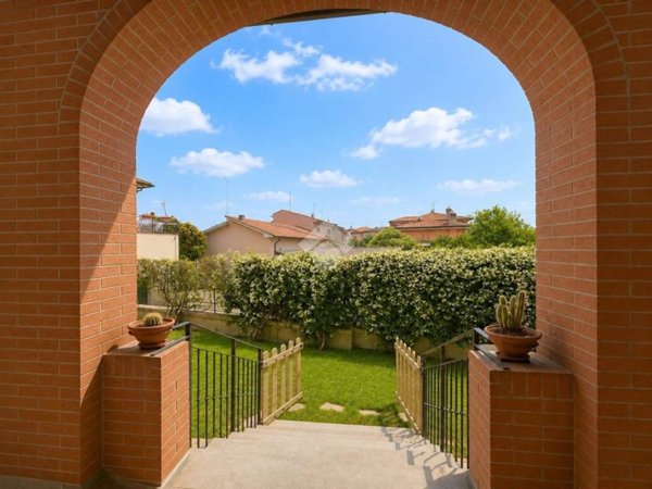 casa indipendente in vendita a Livorno in zona Collinaia