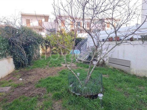 appartamento in vendita a Livorno in zona Le Basse