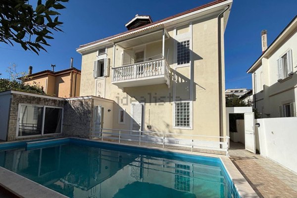 casa indipendente in vendita a Livorno in zona Lungomare