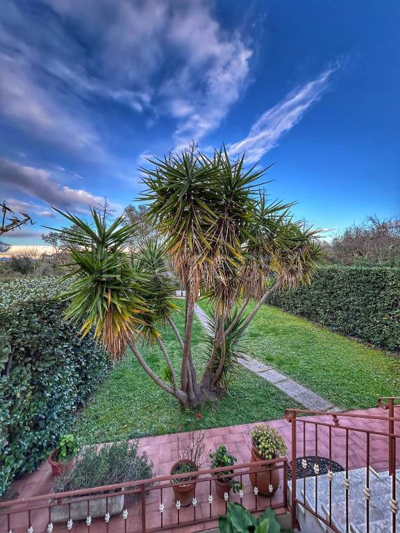 casa indipendente in vendita a Livorno in zona Montenero