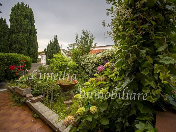 casa indipendente in vendita a Livorno in zona Montenero