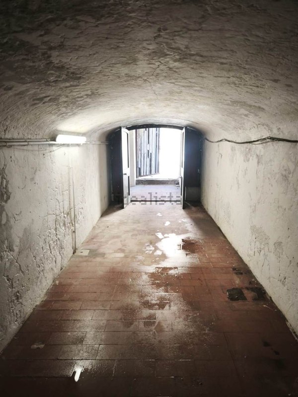 locale di sgombero in vendita a Livorno in zona Centro Città
