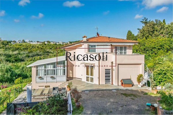 casa indipendente in vendita a Livorno in zona Antignano
