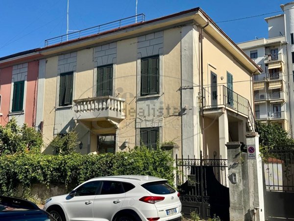 casa indipendente in vendita a Livorno in zona Ospedale