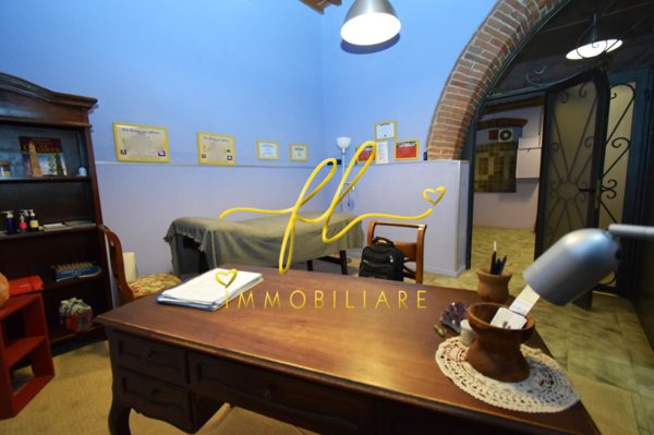locale commerciale in vendita a Livorno