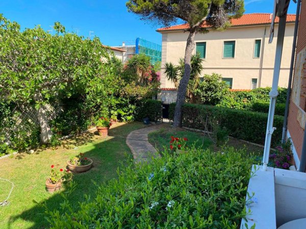 appartamento in vendita a Livorno in zona Montenero